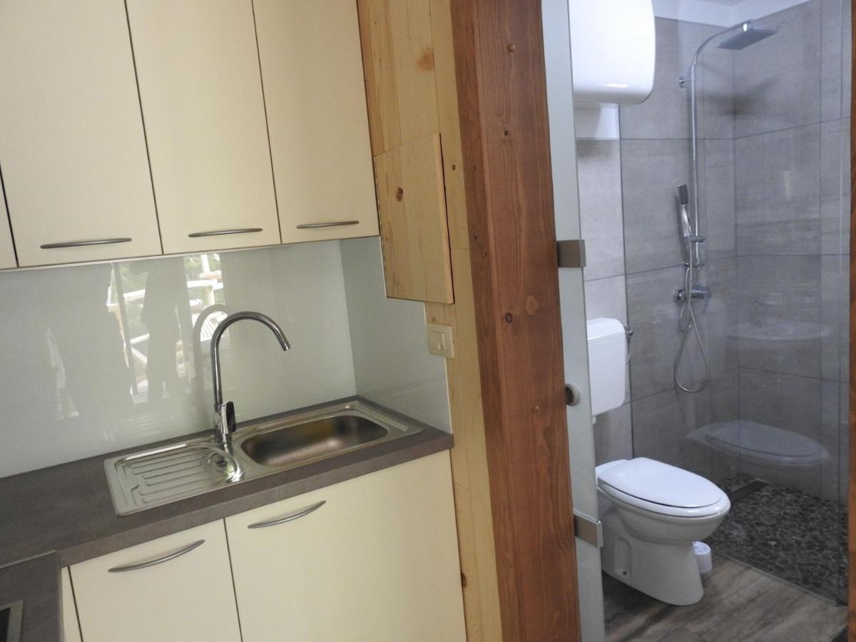 Pocitniski Hisici - Small Holiday Houses Ajdovscina Exterior foto